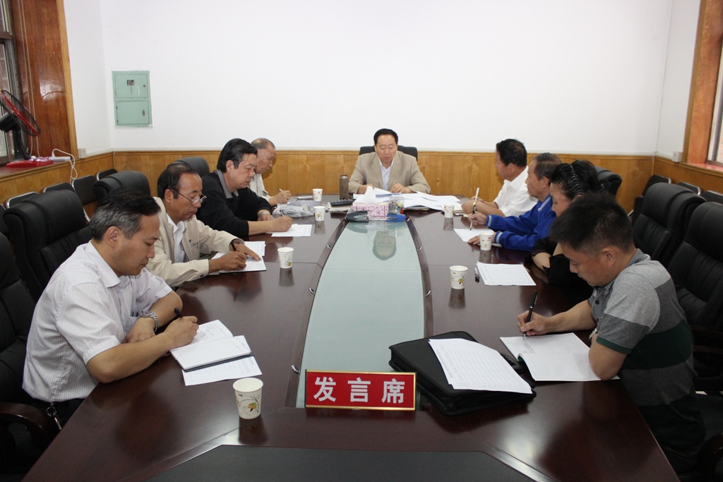 9月4日上午，省残联党组书记、理事长李亚明主持召开座谈会，征求老干部意见